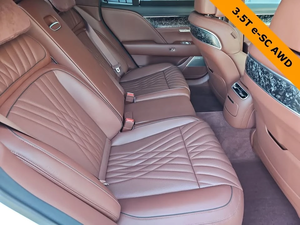 2025 Genesis G90 - Image 17 of 20