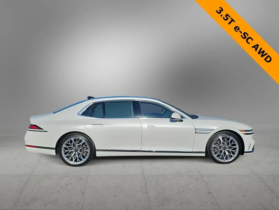 2025 Genesis G90 - Image 9 of 20