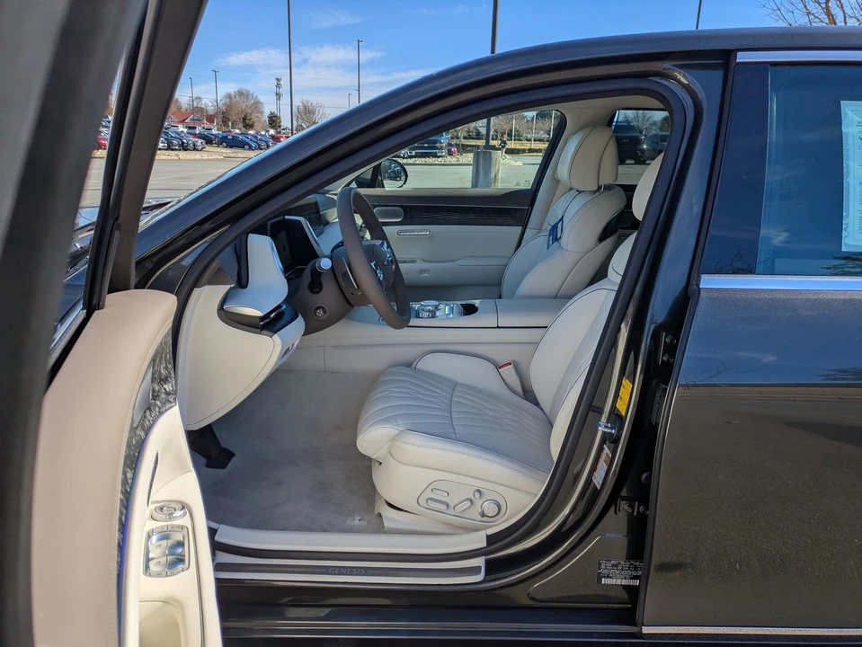 2025 Genesis G90 - Image 12 of 12