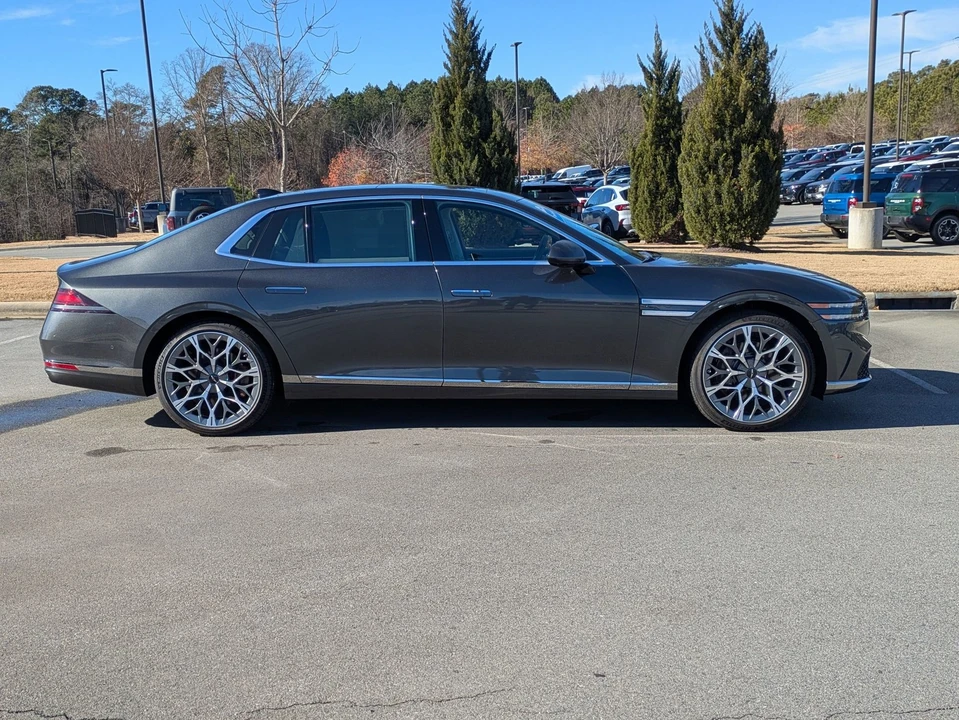2025 Genesis G90 - Image 3 of 12
