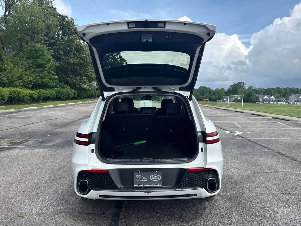 2025 Genesis GV70 - Image 9 of 12