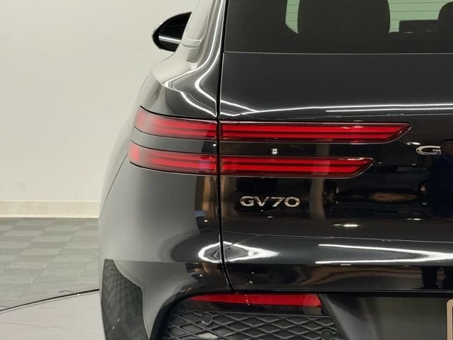 2025 Genesis GV70 - Image 9 of 12