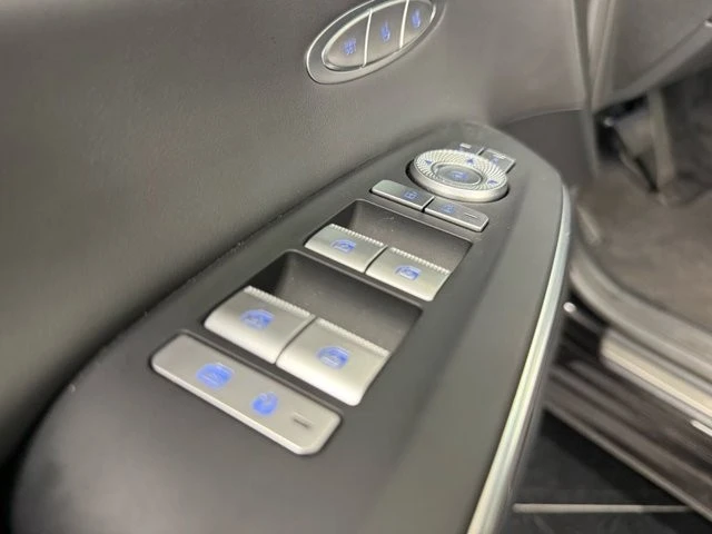 2025 Genesis GV70 - Image 13 of 21