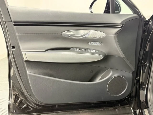2025 Genesis GV70 - Image 14 of 21