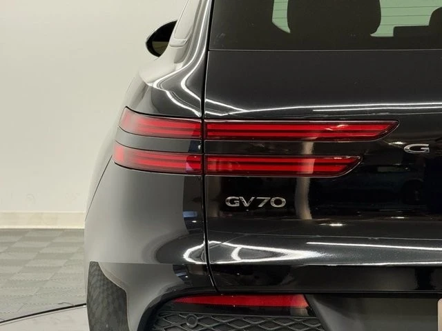2025 Genesis GV70 - Image 9 of 21