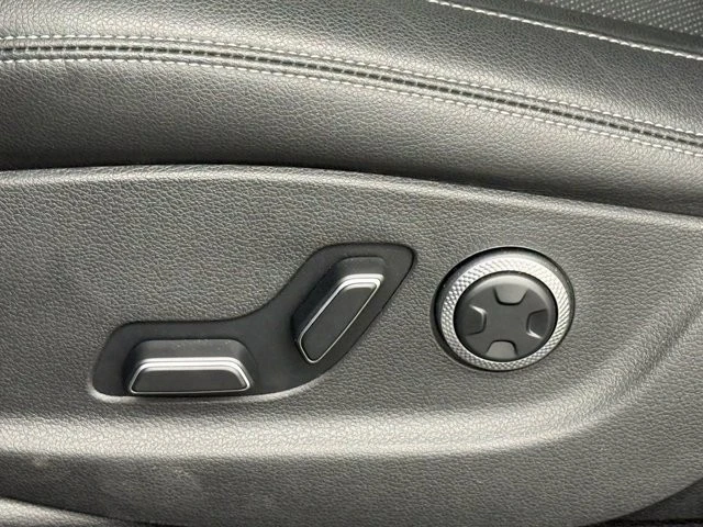 2025 Genesis GV70 - Image 17 of 21