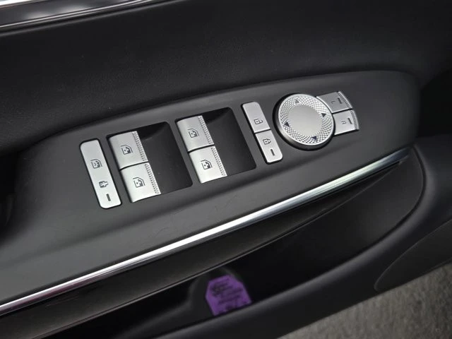 2025 Genesis GV70 - Image 10 of 12