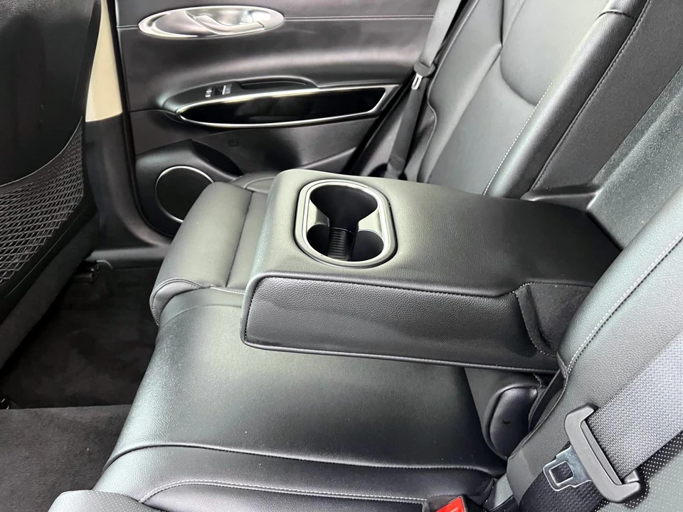 2025 Genesis GV70 - Image 11 of 21