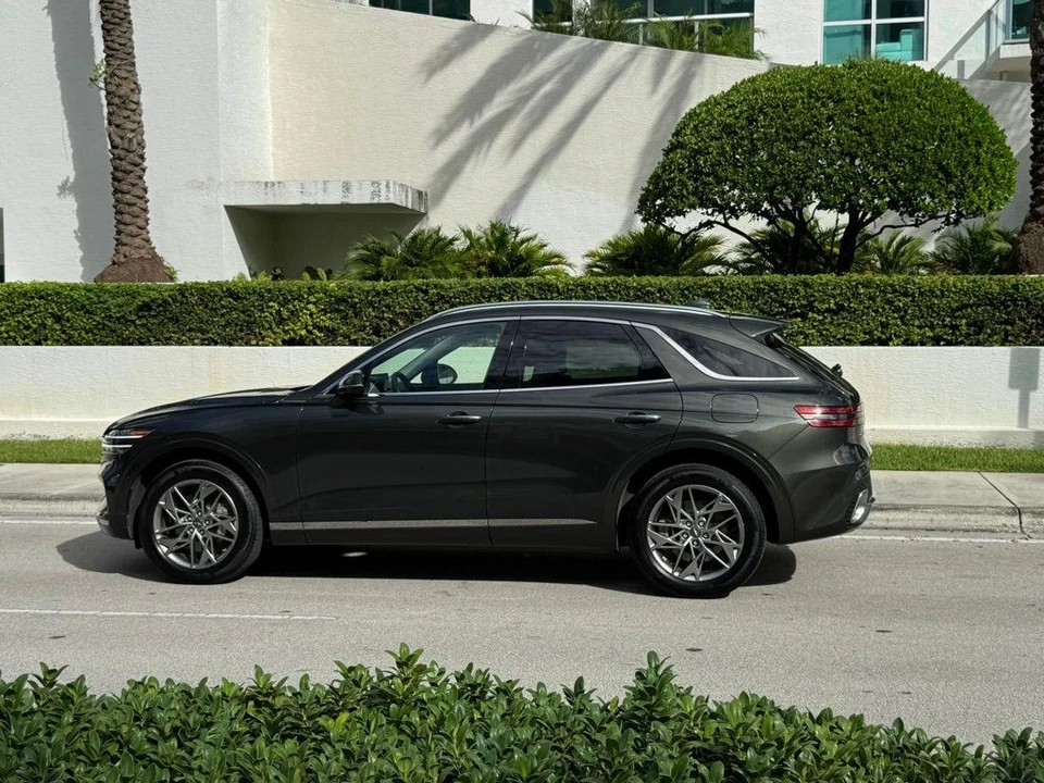 2025 Genesis GV70 - Image 9 of 12