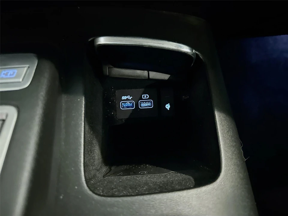 2025 Genesis GV70 - Image 15 of 21