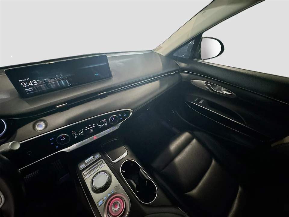 2025 Genesis GV70 - Image 8 of 31