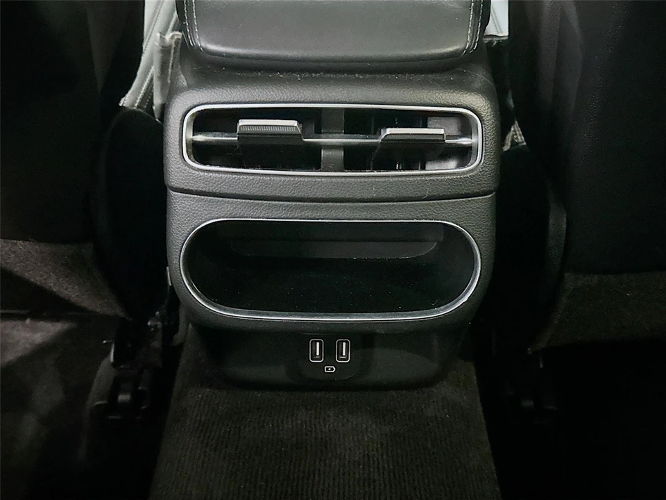 2025 Genesis GV70 - Image 17 of 31