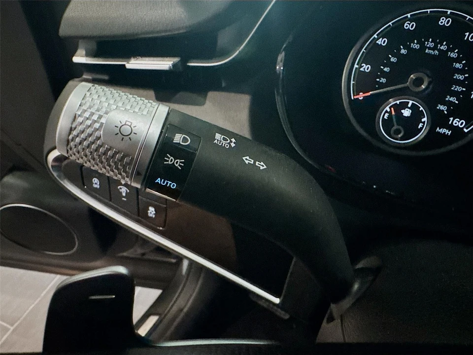 2025 Genesis GV70 - Image 5 of 31