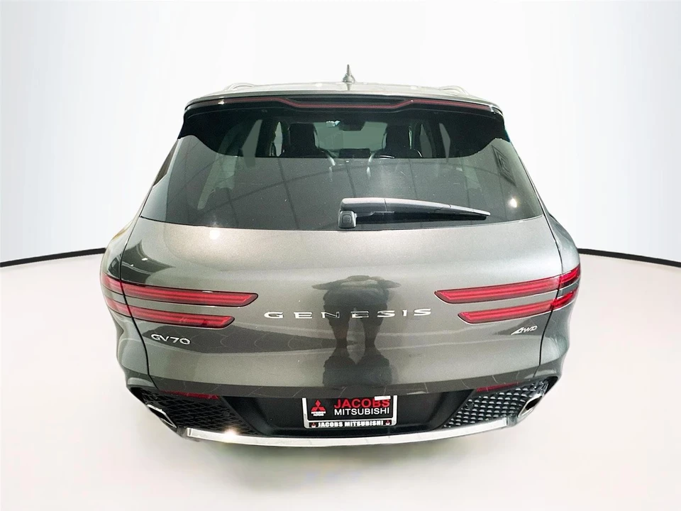 2025 Genesis GV70 - Image 26 of 31