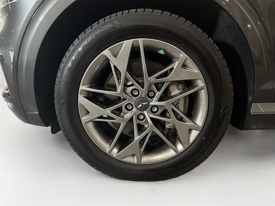 2025 Genesis GV70 - Image 30 of 31