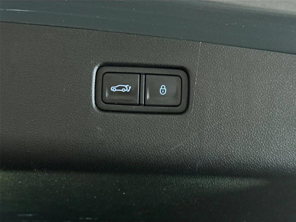 2025 Genesis GV70 - Image 20 of 31