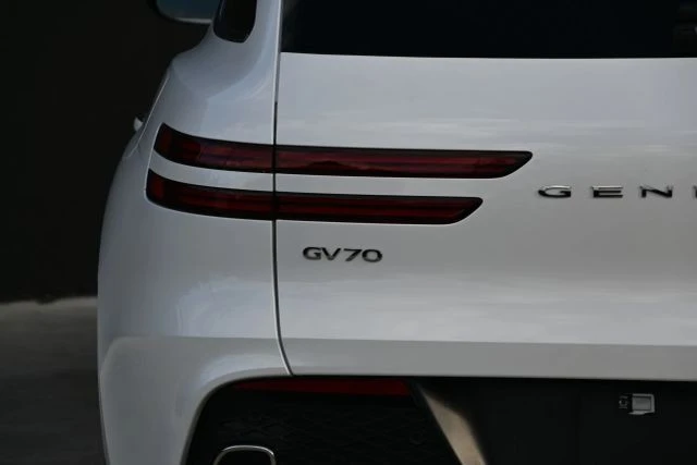 2025 Genesis GV70 - Image 10 of 21