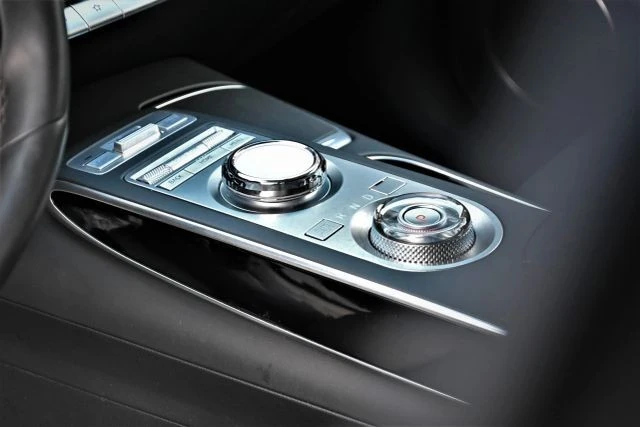 2025 Genesis GV70 - Image 14 of 21