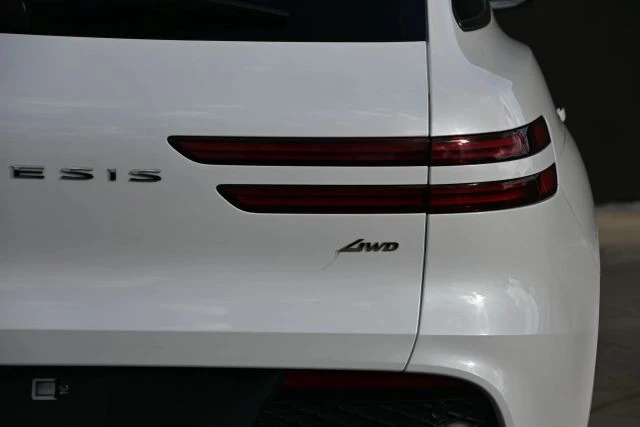 2025 Genesis GV70 - Image 11 of 21