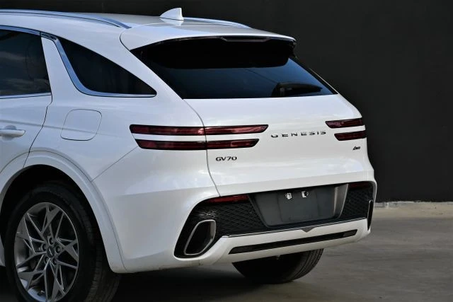 2025 Genesis GV70 - Image 8 of 21