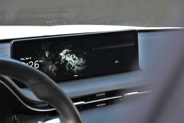 2025 Genesis GV70 - Image 15 of 21