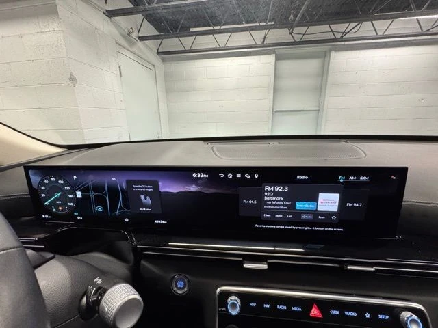 2025 Genesis GV80 - Image 16 of 21