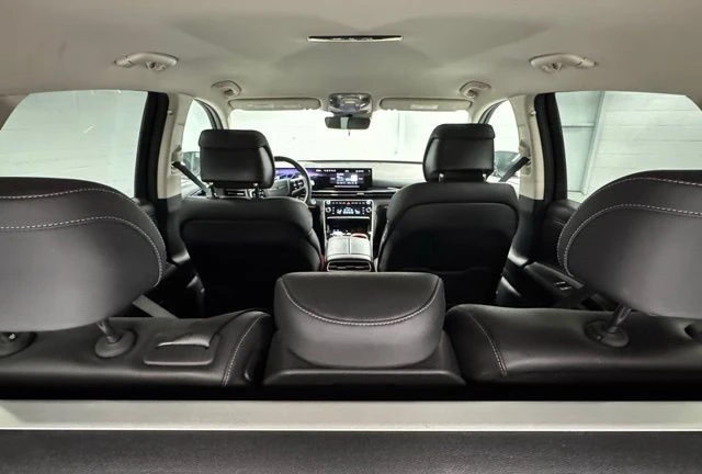 2025 Genesis GV80 - Image 11 of 21