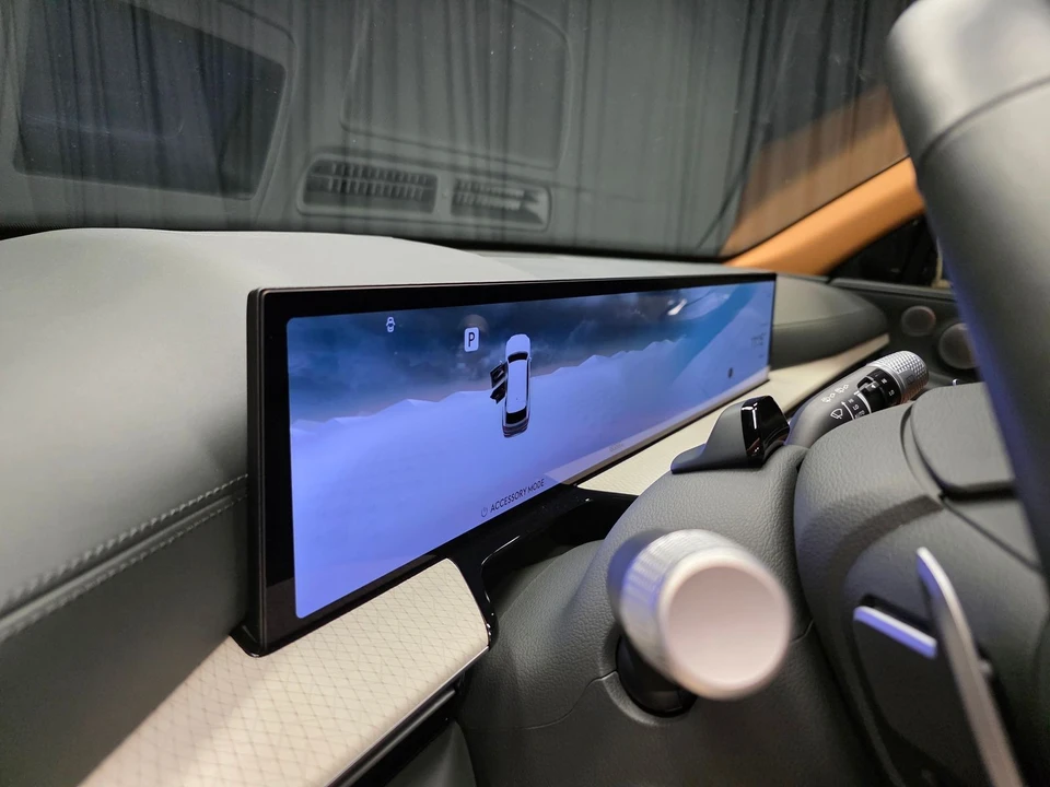 2025 Genesis GV80 - Image 19 of 21