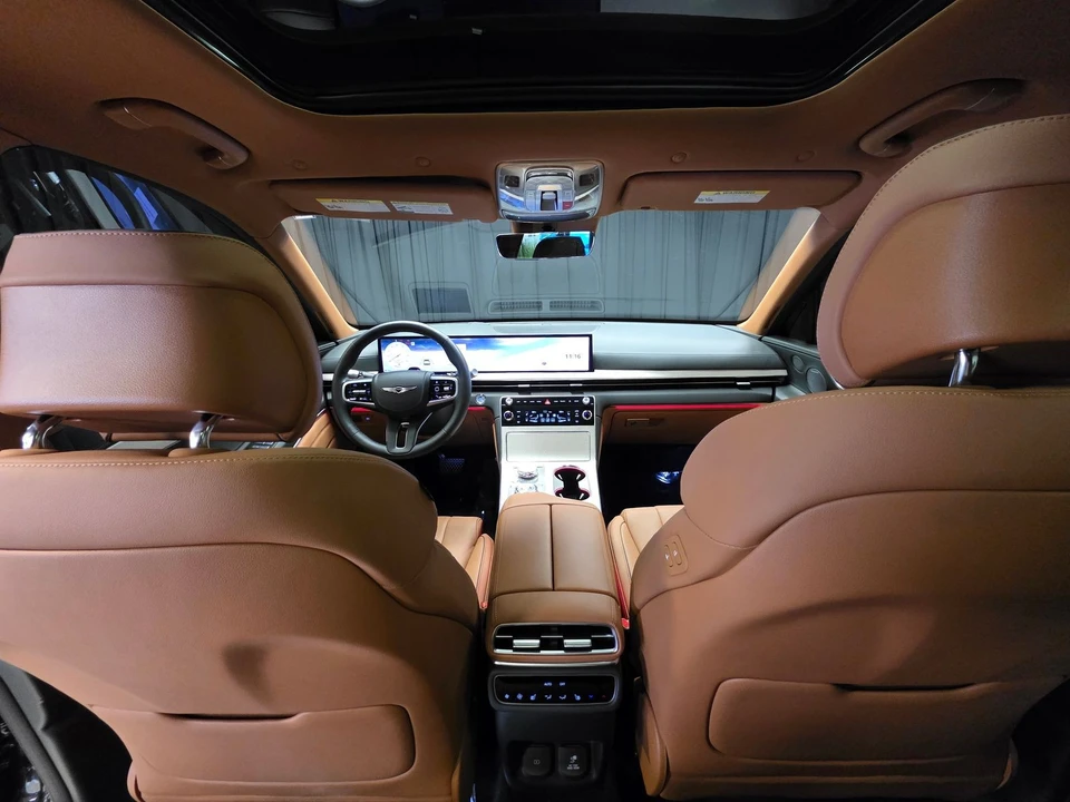2025 Genesis GV80 - Image 2 of 21
