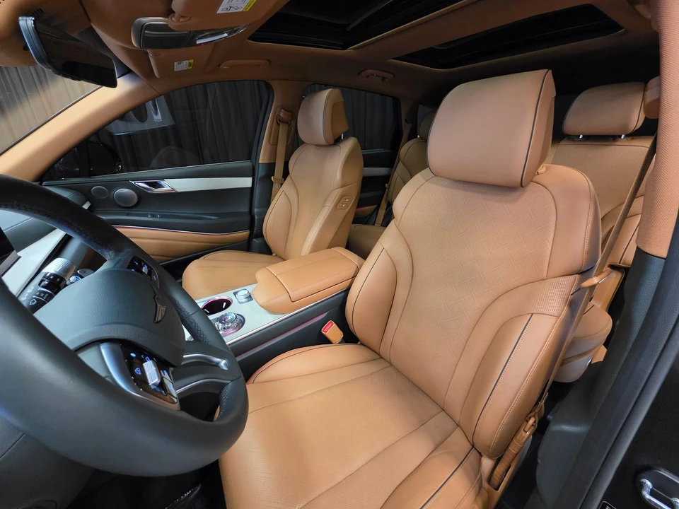 2025 Genesis GV80 - Image 18 of 21