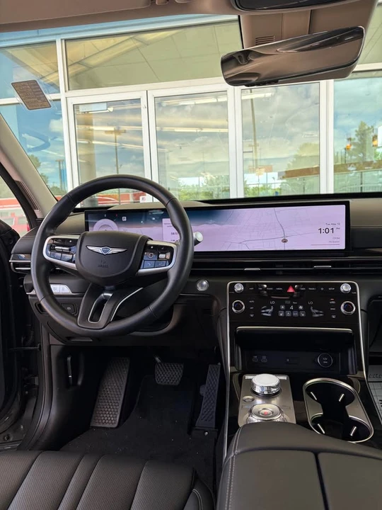 2025 Genesis GV80 - Image 2 of 3