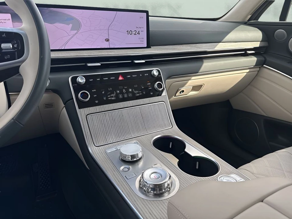 2025 Genesis GV80 - Image 17 of 21