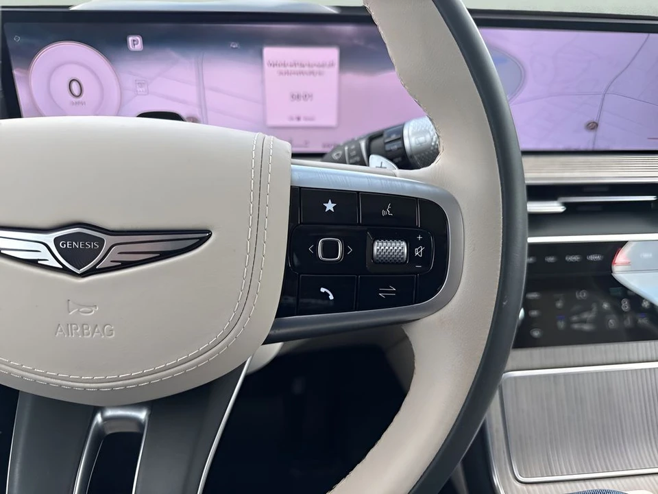 2025 Genesis GV80 - Image 16 of 21