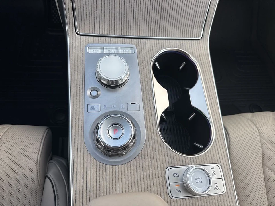 2025 Genesis GV80 - Image 18 of 21
