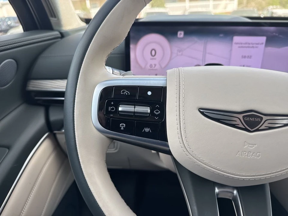 2025 Genesis GV80 - Image 15 of 21