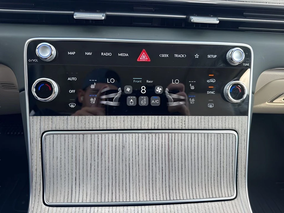 2025 Genesis GV80 - Image 19 of 21