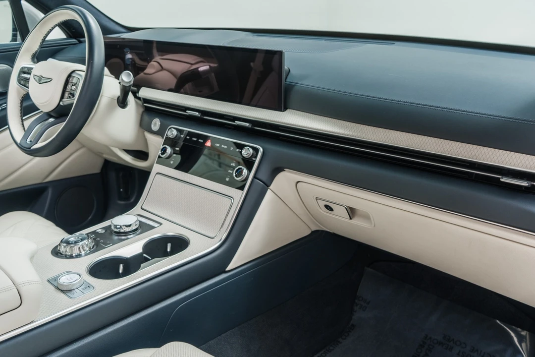 2025 Genesis GV80 - Image 14 of 21