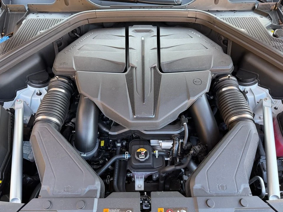 2025 Genesis GV80 - Image 12 of 21