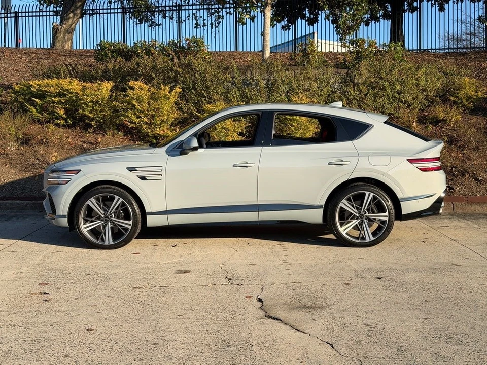 2025 Genesis GV80 - Image 10 of 21