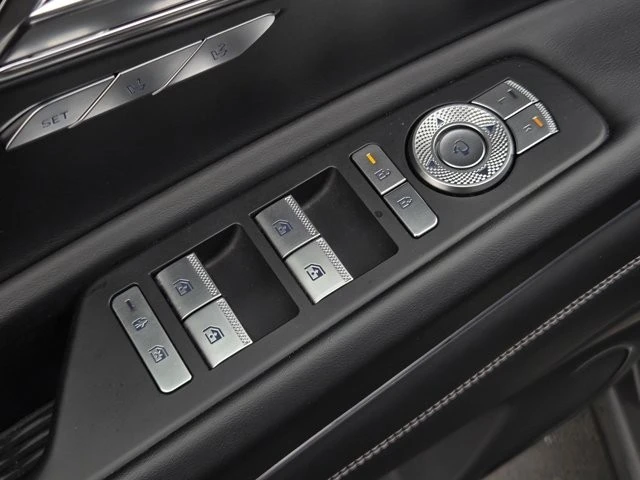2025 Genesis GV80 - Image 10 of 12