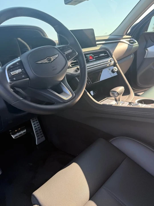 2025 Genesis G70 - Image 4 of 7