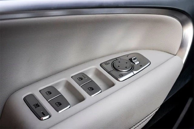 2025 Genesis G70 - Image 11 of 20