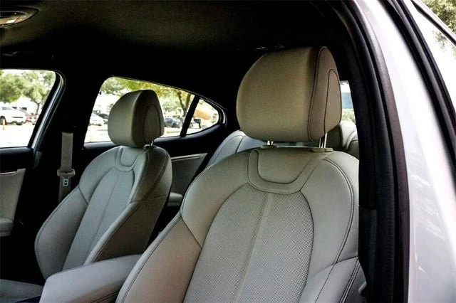 2025 Genesis G70 - Image 13 of 20