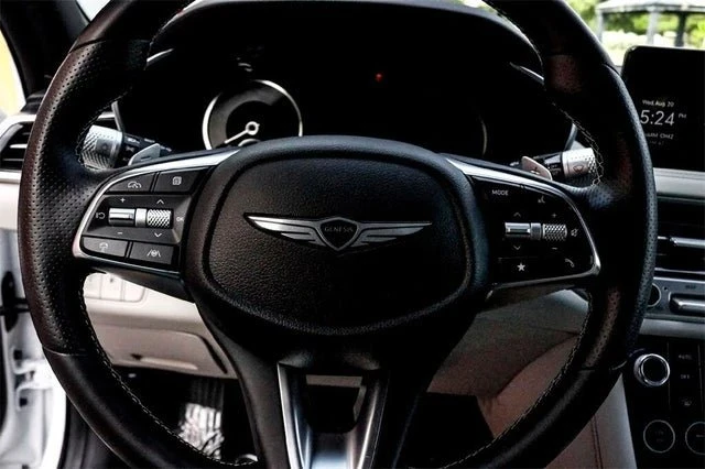 2025 Genesis G70 - Image 17 of 20