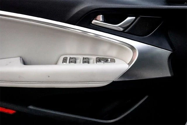 2025 Genesis G70 - Image 10 of 20