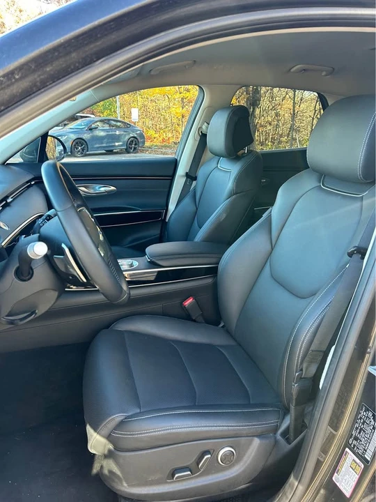 2025 Genesis G70 - Image 12 of 17