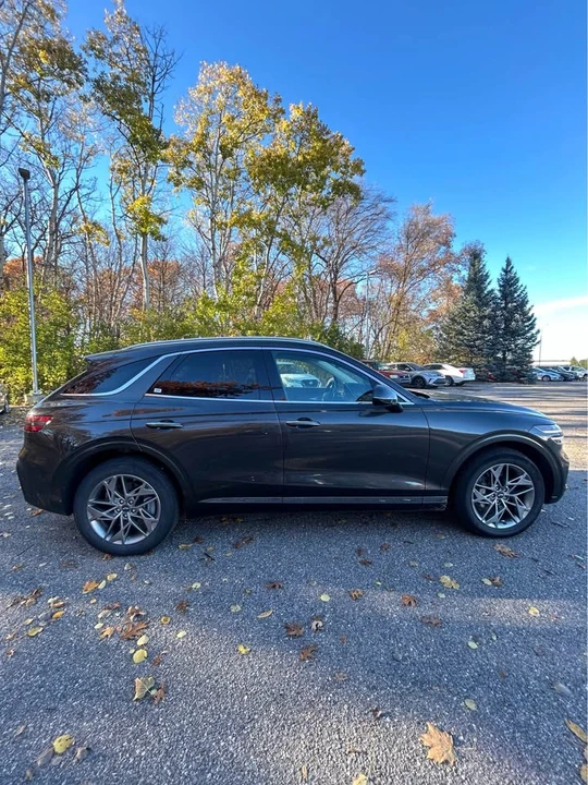 2025 Genesis G70 - Image 10 of 17