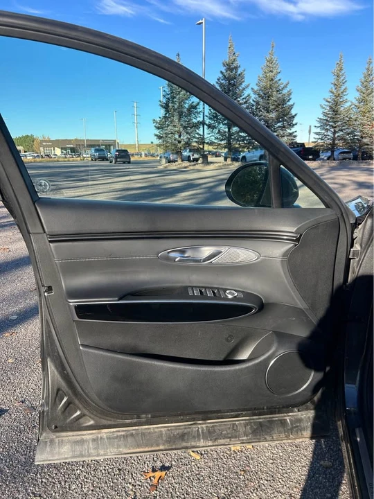 2025 Genesis G70 - Image 11 of 17