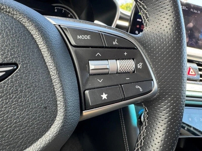 2025 Genesis G70 - Image 13 of 17