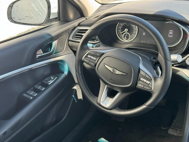 2025 Genesis G70 - Image 8 of 17